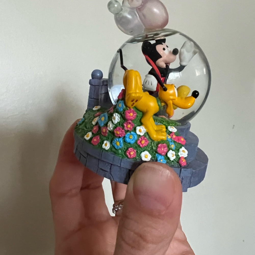 Mickey Mouse - Picture 2 of 3